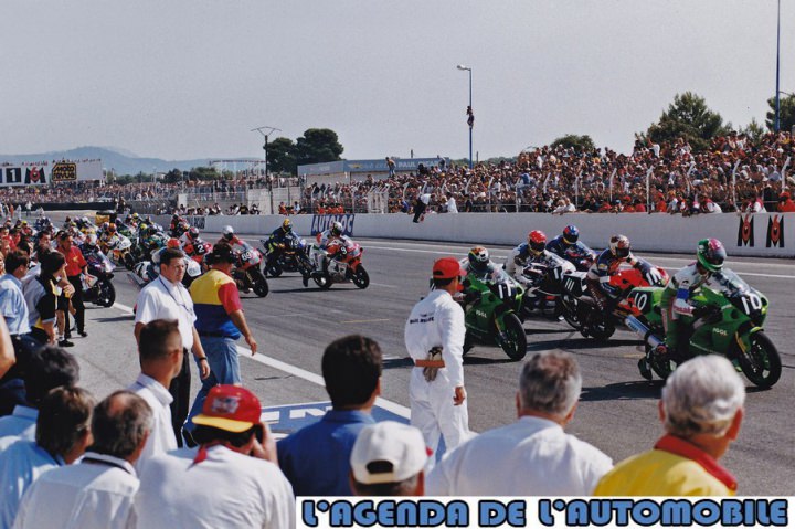 Le départ du dernier Bol d'Or disputé sur le circuit Paul-Ricard, en 1999.