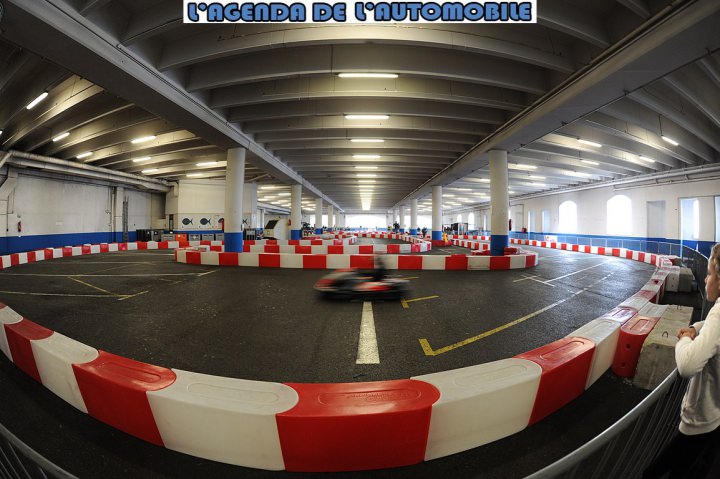 Le circuit Kart Indoor Monaco est protégé à 100% par les barrières TecPro.