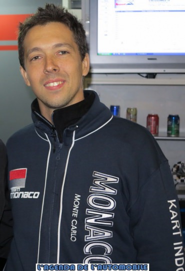 Clivio Piccione pilote avec bonheur Kart Indoor Monaco.