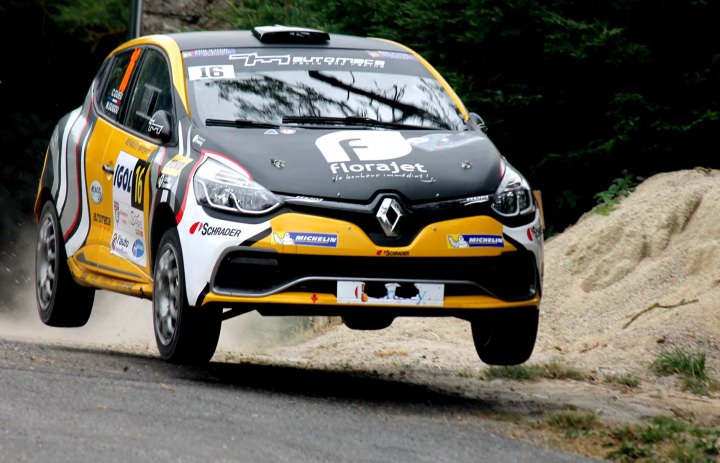 Manu Guigou (Renault Clio R3T-Automeca) lors de sa victoire au Rallye du Rouergue 2015.