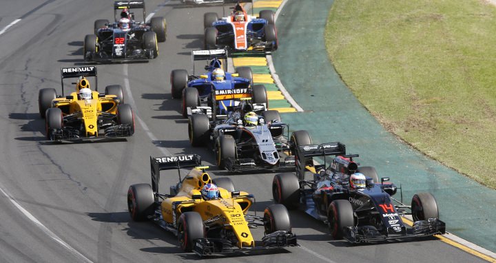 Dès le début du Grand Prix F1 d'Australie, le Britannique Jolyon Palmer et le Danois Kevin Magnussen se sont montrés aux commandes des Renault RS16.