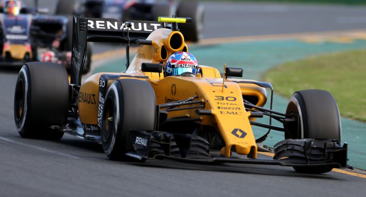 Le Britannique Jolyon Palmer, 11e à Melbourne au volant de la F1 Renault RS16, à quelques longueurs seulement de son premier point en jaune.