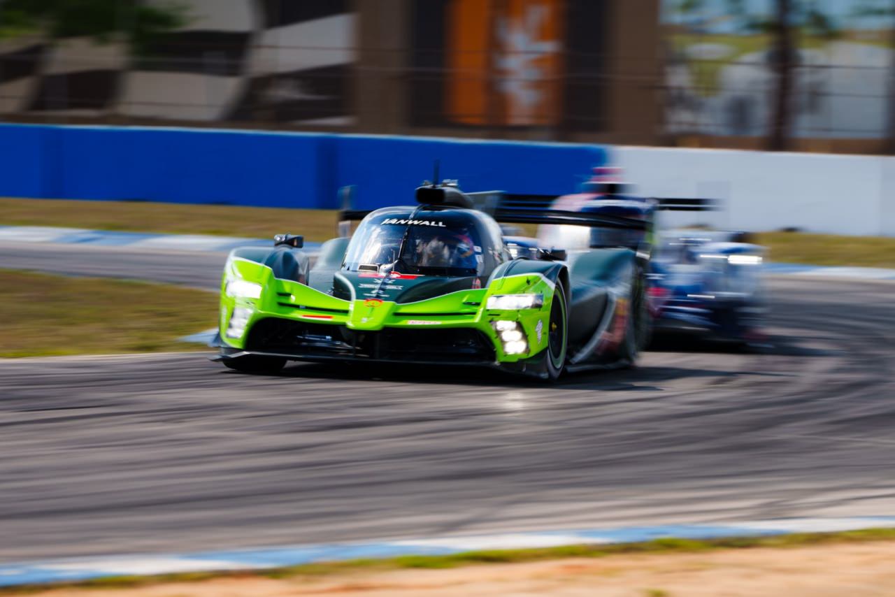 La Vanwall Vandervell 680 aux essais du Prologue FIA WEC à Sebring 2023