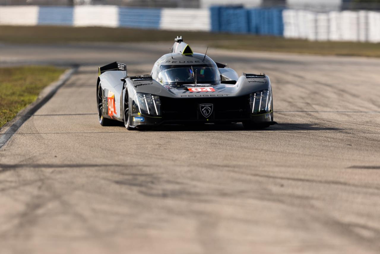 La Peugeot 9X8 aux essais Prologue FIA WEC à Sebring 2023