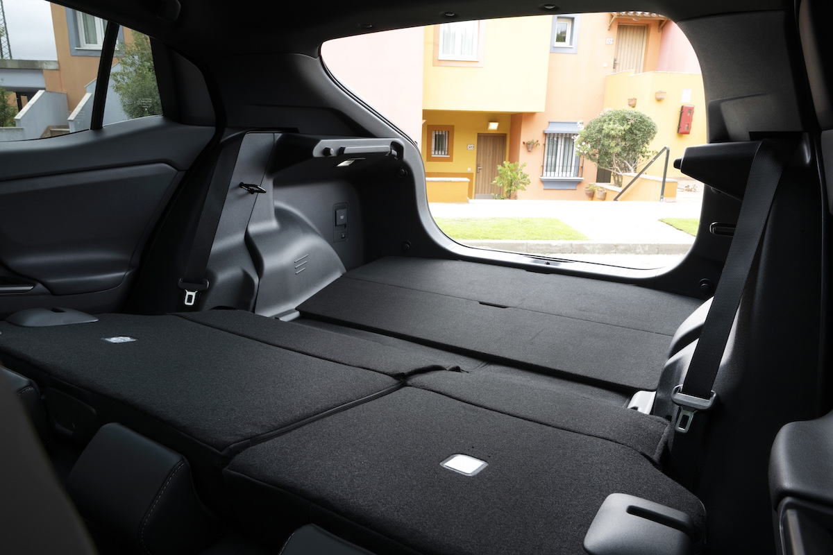 Coffre du Subaru Uncharted avec banquette rabattue