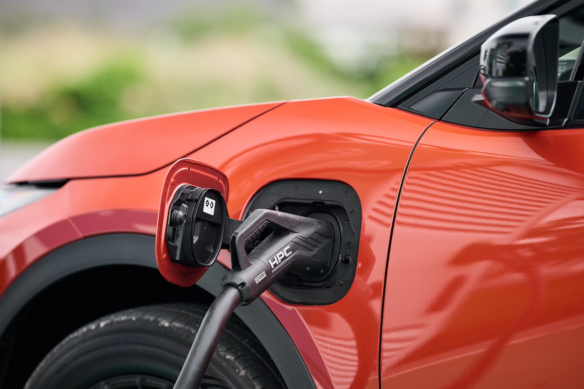 Prise de recharge HPC du Subaru Uncharted en gros plan